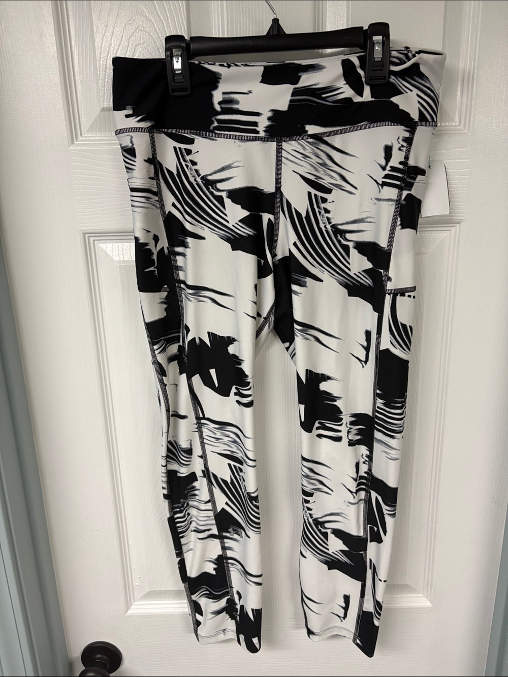Under Armour Women’s Black & White High Waist Compression Leggings size LG